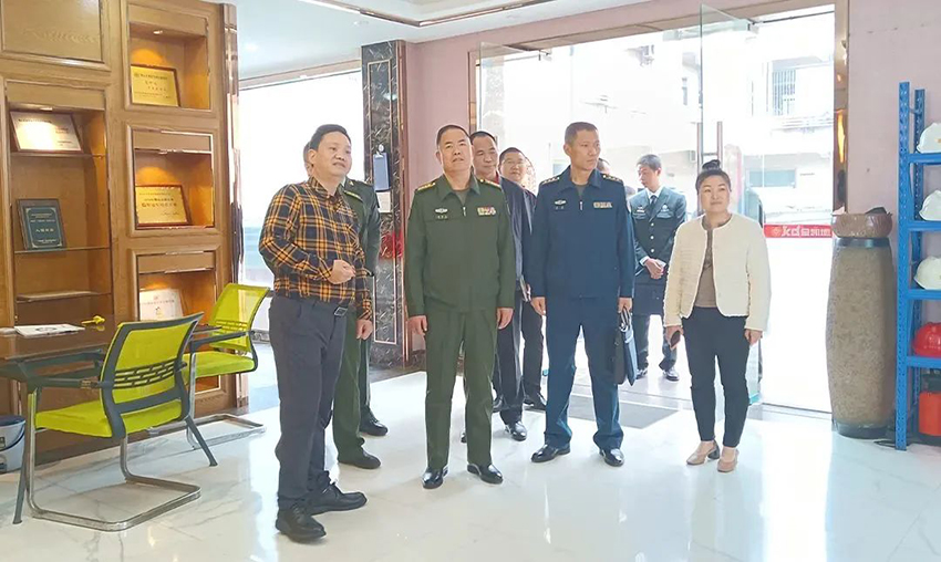 佛山军分区政委、禅城区委常委领导一行莅临糖心LOGO浏览器观看调研指导工作