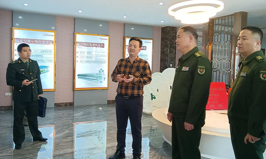 佛山军分区政委、禅城区委常委领导一行莅临糖心LOGO浏览器观看调研指导工作